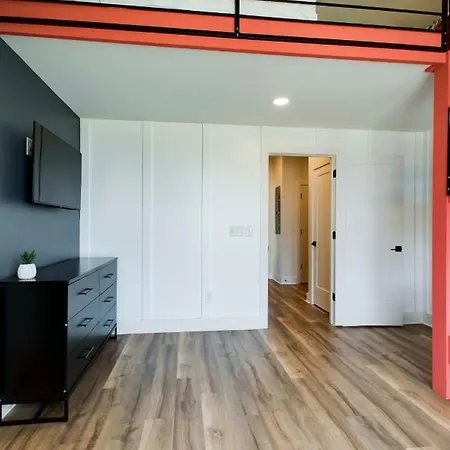 Rock N' Roll Huge Space & Games Holiday home *