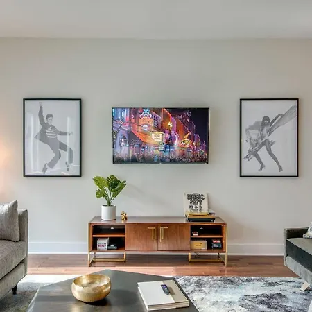 Downtown Luxury - 10 Beds & Free Parking Holiday home