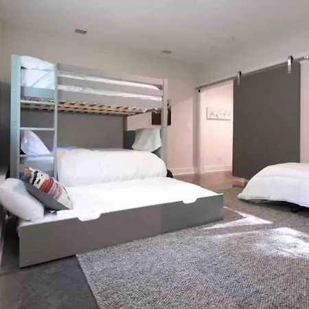 Downtown Luxury - 10 Beds & Free Parking