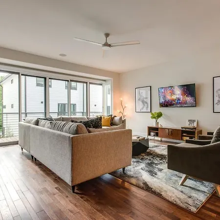 Downtown Luxury - 10 Beds & Free Parking Holiday home Nashville