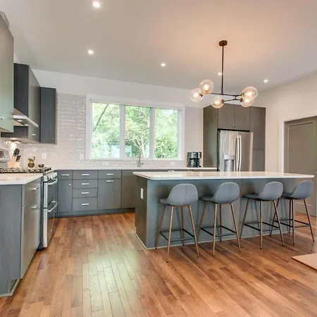 Downtown Luxury - 10 Beds & Free Parking *