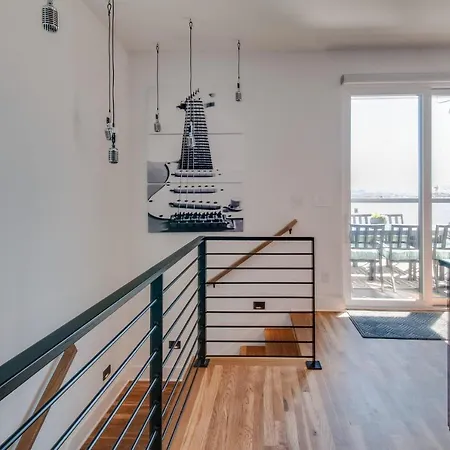 Holiday home Dolly's Big House - 18 Beds Skydeck Views *