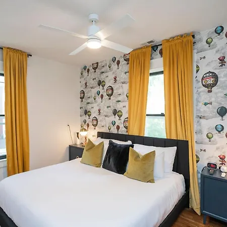 Prime Walkable Location Spacious W Hot Tub Holiday home *