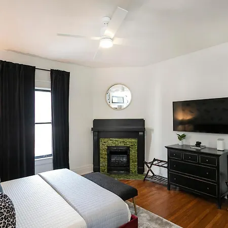 Holiday home Prime Walkable Location Spacious W Hot Tub *
