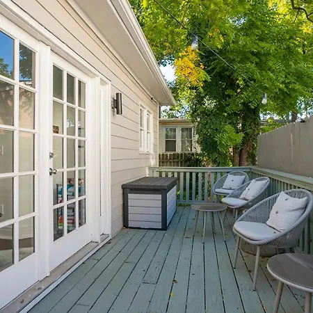 Prime Walkable Location Spacious W Hot Tub Holiday home *