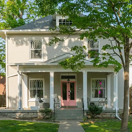 Prime Walkable Location Spacious W Hot Tub