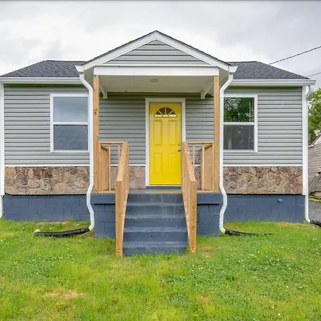 Hot Tub Getaway Close To Downtown! *