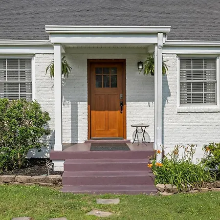 Inglewood East - Large Yard & Private Deck - Free Parking Holiday home