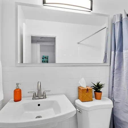Lorna Leisure House - A 3* Nashville