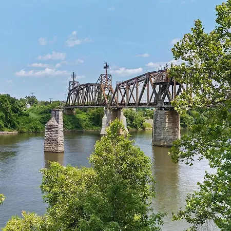 River View 2-bedroom With Free Garage Parking Nashville