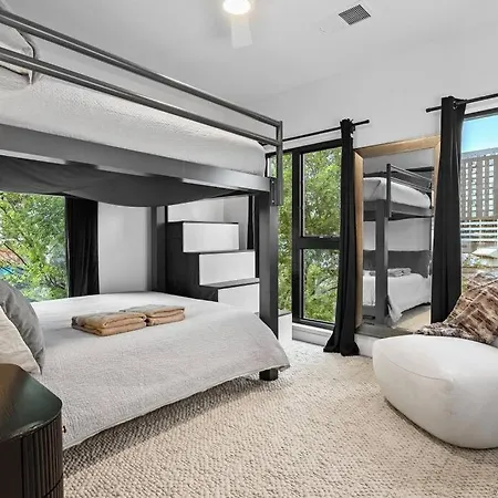 Apartment Downtown Pool, Gym + Skyline Views Walk To Bridgestone *