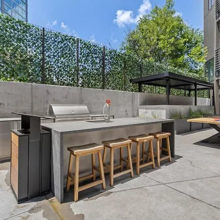 Downtown Pool, Gym + Skyline Views Walk To Bridgestone * Nashville
