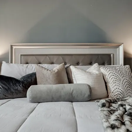 Lux Living In 6th Floor Located In East Minutes To Downtown