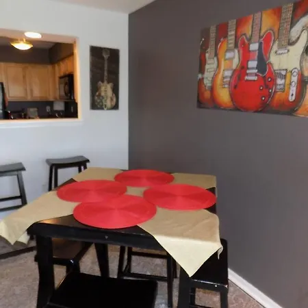 New Listing! Gorgeous Downtown Walk To On The River #3