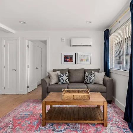 Kensington 2102-08 Holiday home