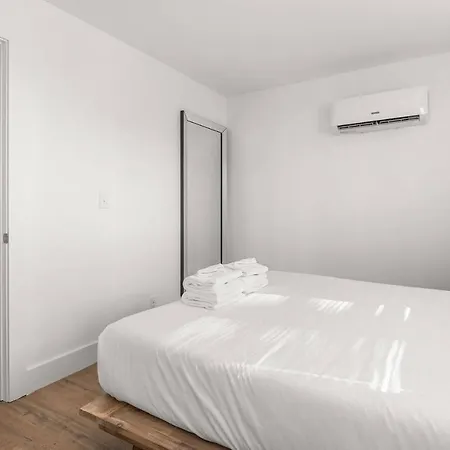 Kensington 2102-06 Holiday home *