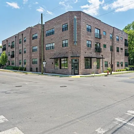 Modern Spacious With Parking By Downtown Broadway *