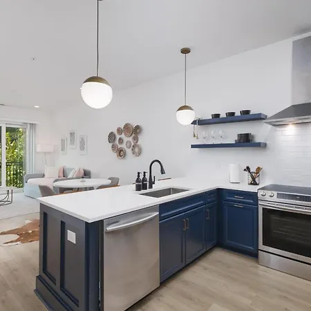 Modern East 3 Miles To Downtown Apartment *