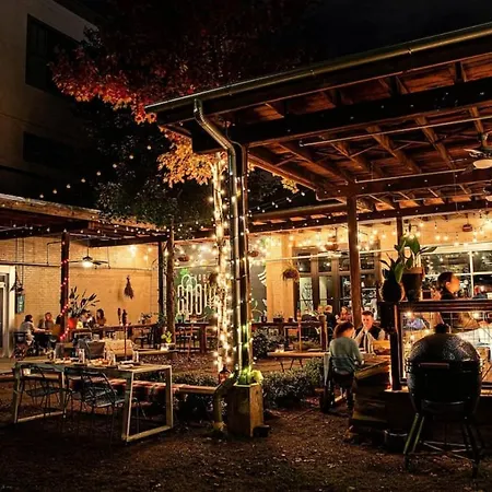 Chic East Nash - Walk To Restaurants Bars And Music Apartment Nashville