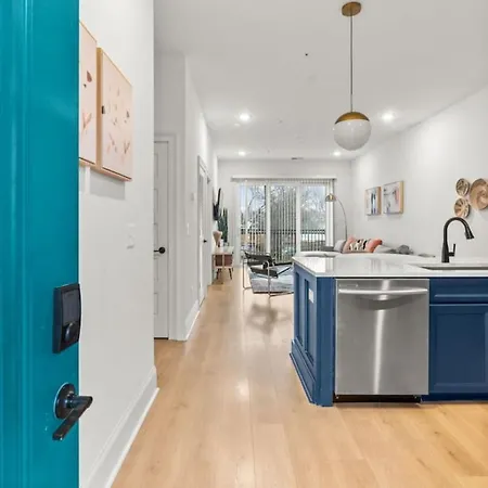 Modern Spacious With Parking By Downtown Broadway Nashville