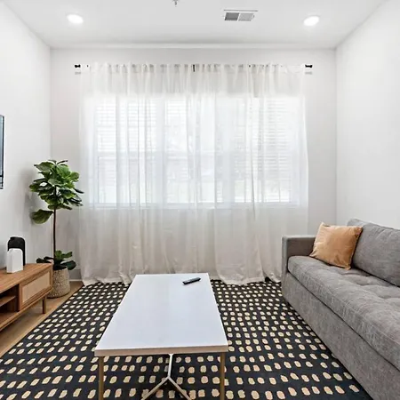 Apartment Near Downtown Broadway & Stadium With Free Parking