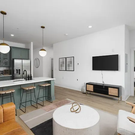 Apartment Trendy Spacious Condo, Walk To Coffee And Restaurants