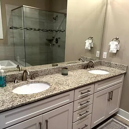 Holiday home Keys & Canvas East I Rooftop Hot Tub I 5 Mi To Broadway Nashville