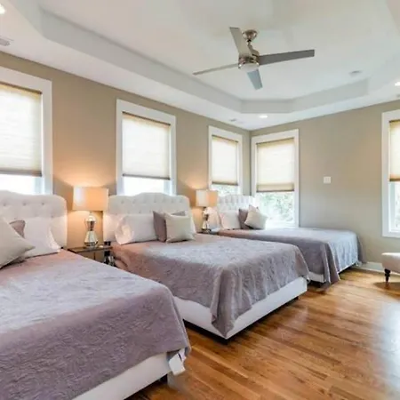Holiday home Glitz & Guitars I Stylish 3br With Rooftop Hot Tub In East Nashville