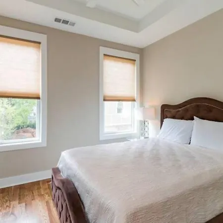 Glitz & Guitars I Stylish 3br With Rooftop Hot Tub In East Holiday home *