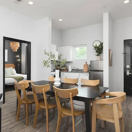Modern Comfort Only 2 Mile To Downtown Broadway Apartment *