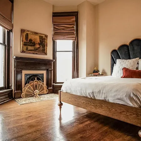 Holiday home Henrie House I Luxury 4br Downtown Historic Gem With Library & Patio Nashville