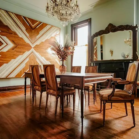 Henrie House I Luxury 4br Downtown Historic Gem With Library & Patio Holiday home Nashville