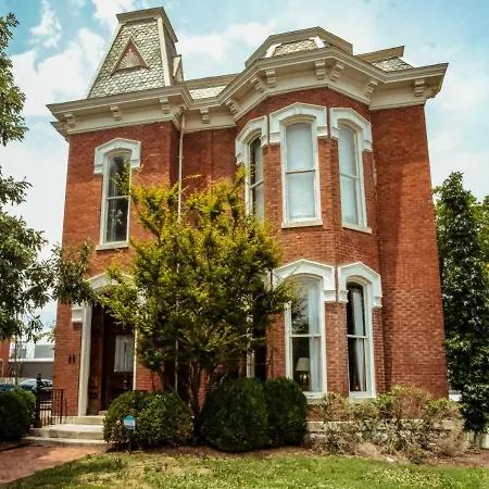 Henrie House I Luxury 4br Downtown Historic Gem With Library & Patio Nashville