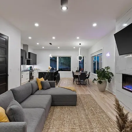 Huge Luxury Urban Oasis 5 Minutes To Downtown With Free Parking *