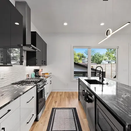 Huge Luxury Urban Oasis 5 Minutes To Downtown With Free Parking Apartment Nashville
