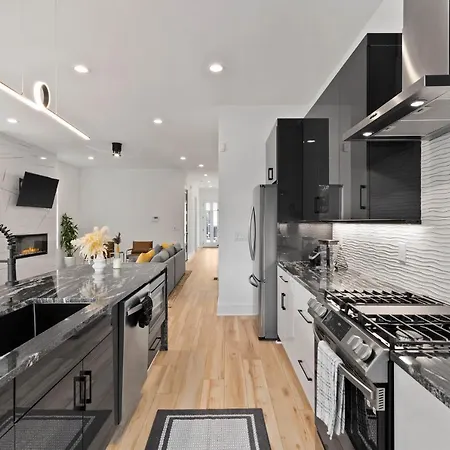 Huge Luxury Urban Oasis 5 Minutes To Downtown With Free Parking Apartment