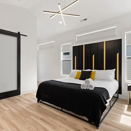 Huge Luxury Urban Oasis 5 Minutes To Downtown With Free Parking