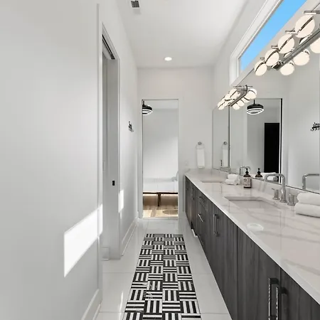 Huge Luxury Urban Oasis 5 Minutes To Downtown With Free Parking * Nashville