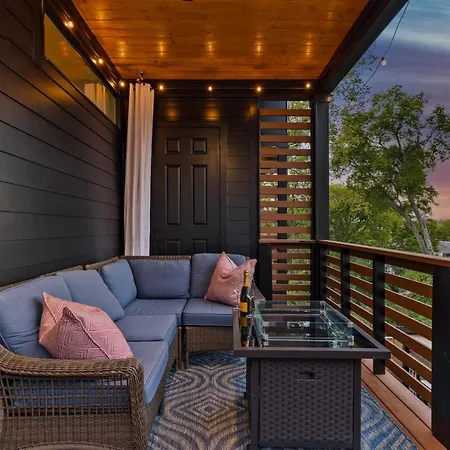 Huge Luxury Urban Oasis 5 Minutes To Downtown With Free Parking Apartment