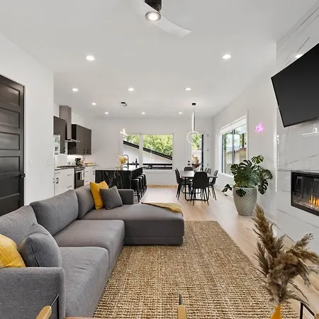 Huge Luxury Urban Oasis 5 Minutes To Downtown With Free Parking Apartment