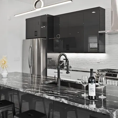 Huge Luxury Urban Oasis 5 Minutes To Downtown With Free Parking Apartment Nashville