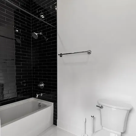 Huge Luxury Urban Oasis 5 Minutes To Downtown With Free Parking *
