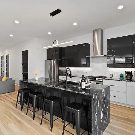 Huge Luxury Urban Oasis 5 Minutes To Downtown With Free Parking Apartment Nashville