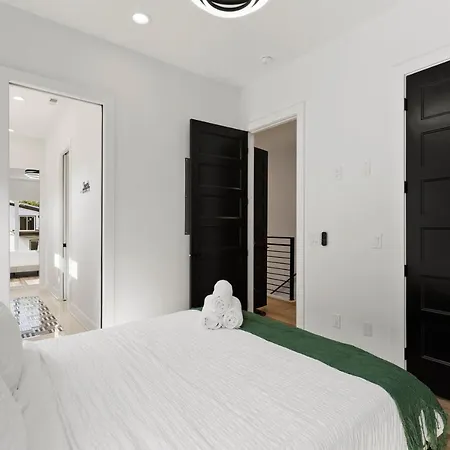 Huge Luxury Urban Oasis 5 Minutes To Downtown With Free Parking