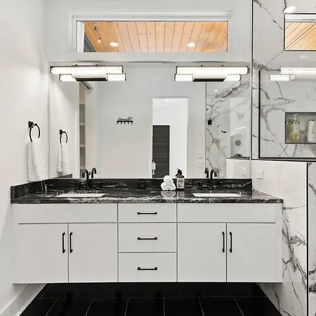 Huge Luxury Urban Oasis 5 Minutes To Downtown With Free Parking *