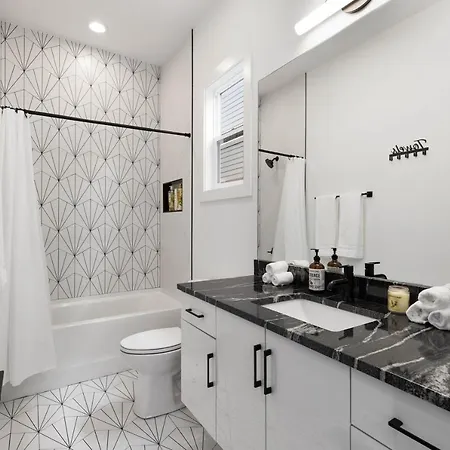 Apartment Huge Luxury Urban Oasis 5 Minutes To Downtown With Free Parking *