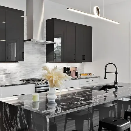 Apartment Huge Luxury Urban Oasis 5 Minutes To Downtown With Free Parking