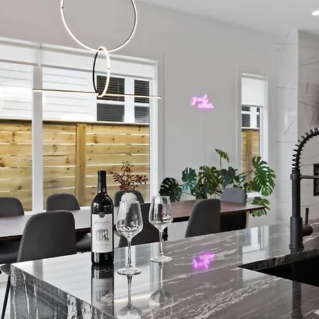 Huge Luxury Urban Oasis 5 Minutes To Downtown With Free Parking Apartment Nashville