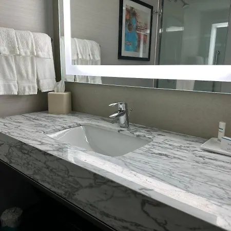 Crowne Plaza Airport By Ihg 3*