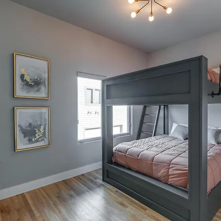 Townhome W/ Rooftop Balcony & Game Room! *
